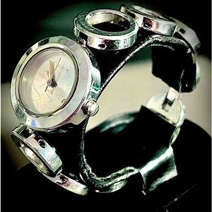 DKNY Donna Karan New York Ladies Silver Tone Modernist Link Bracelet Watch
